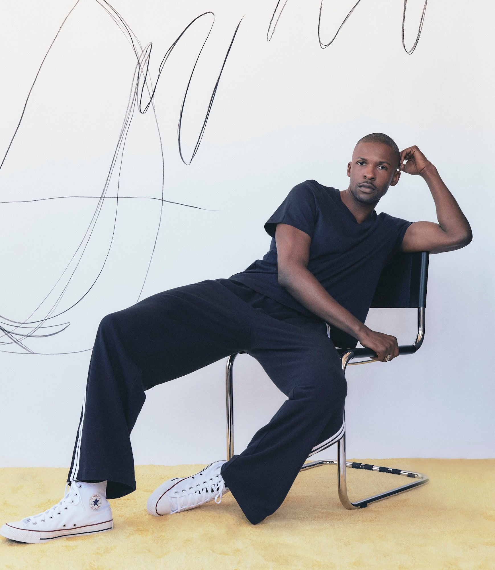 THE NAVY V-NECK TEE