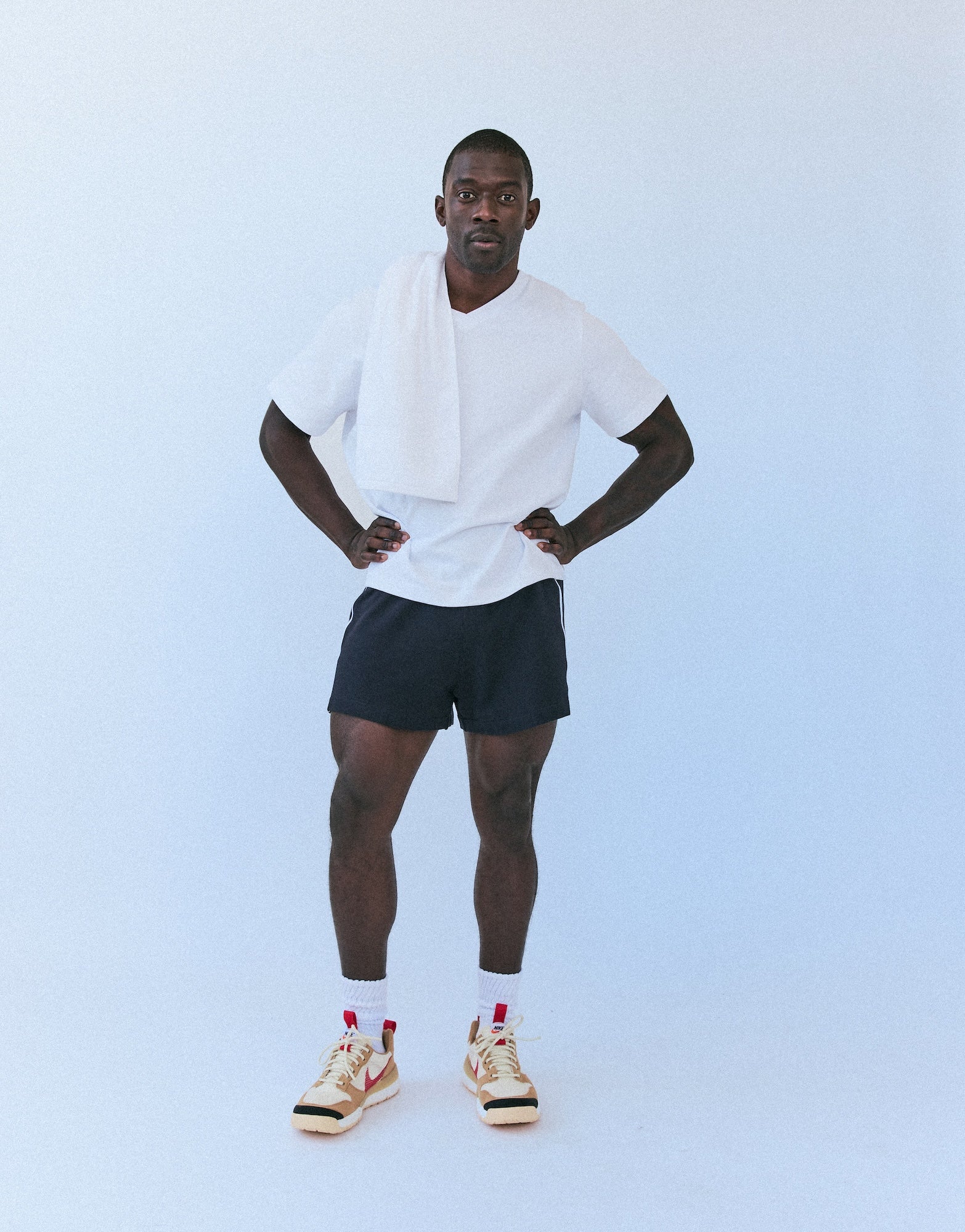 THE WHITE V-NECK TEE